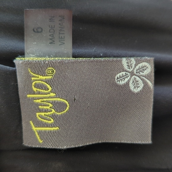 Taylor Black Floral print Ruched Ruffled Dress Black V-Neck size 6 - Picture 8 of 12